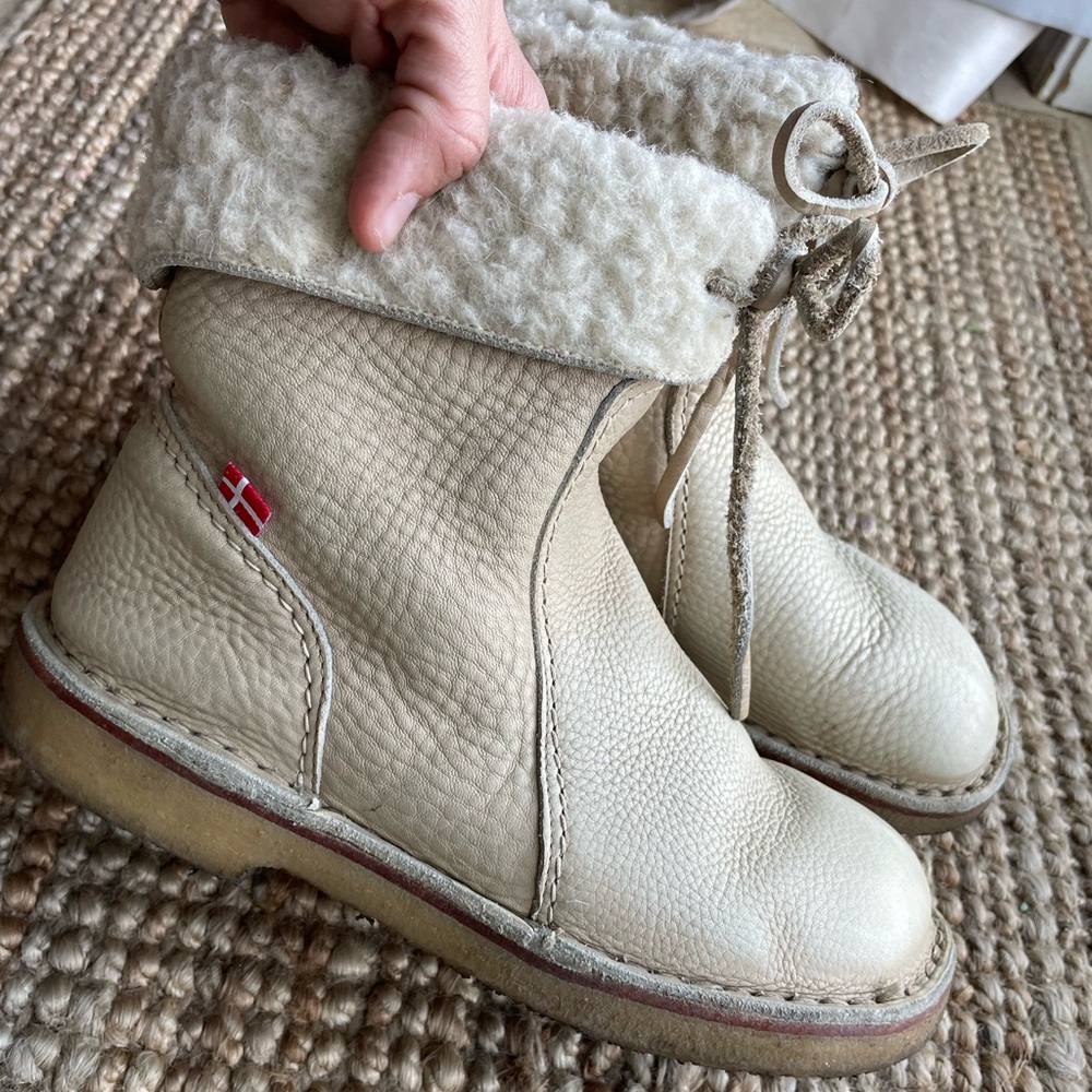 Duck Feet Arhus shearling lace up pull on unisex winter/fall boots 38 8 cream
